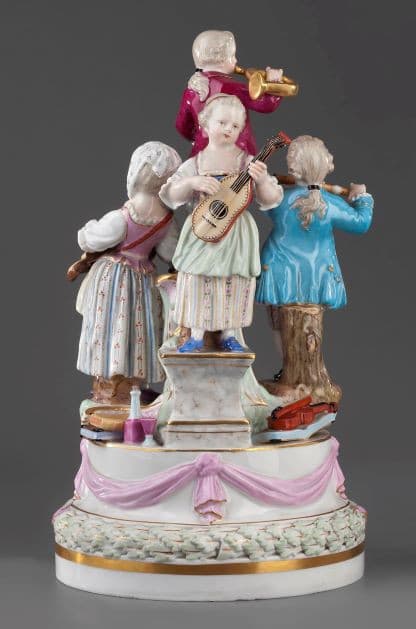 Czworo muzykujących dzieci, figurka porcelanowa, Miśnia, połowa XIX wieku